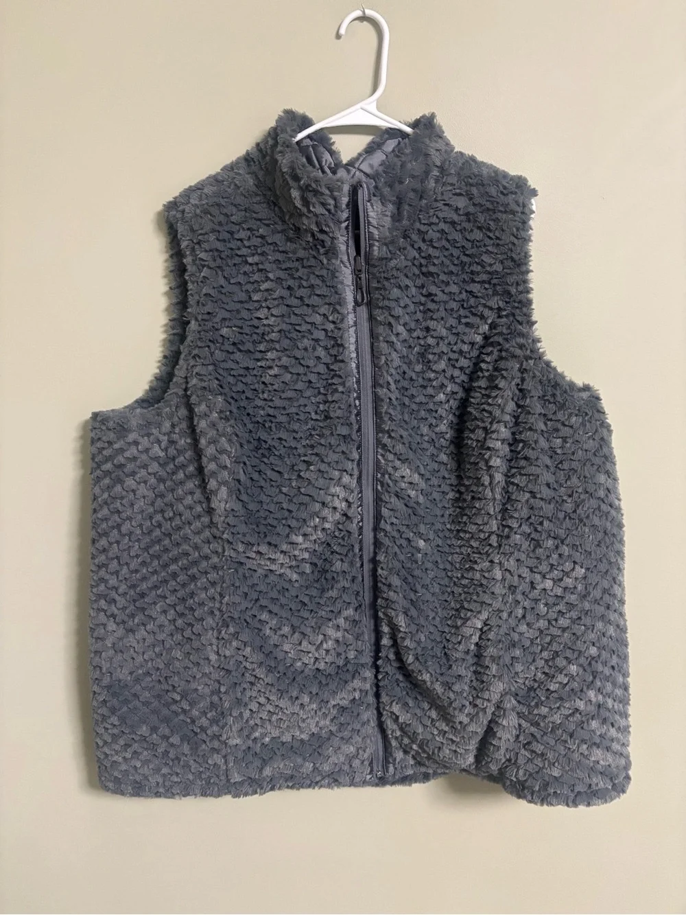 Denim & Co. Reversible Textured Faux Fur Quilted Vest Zip Front Grey Size 2X New